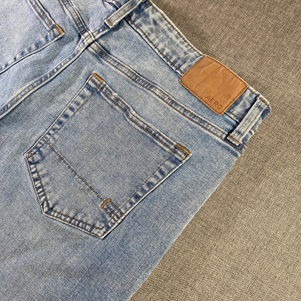 Aeropostale Athletic Straight Light Wash Distressed Denim Jeans Mens